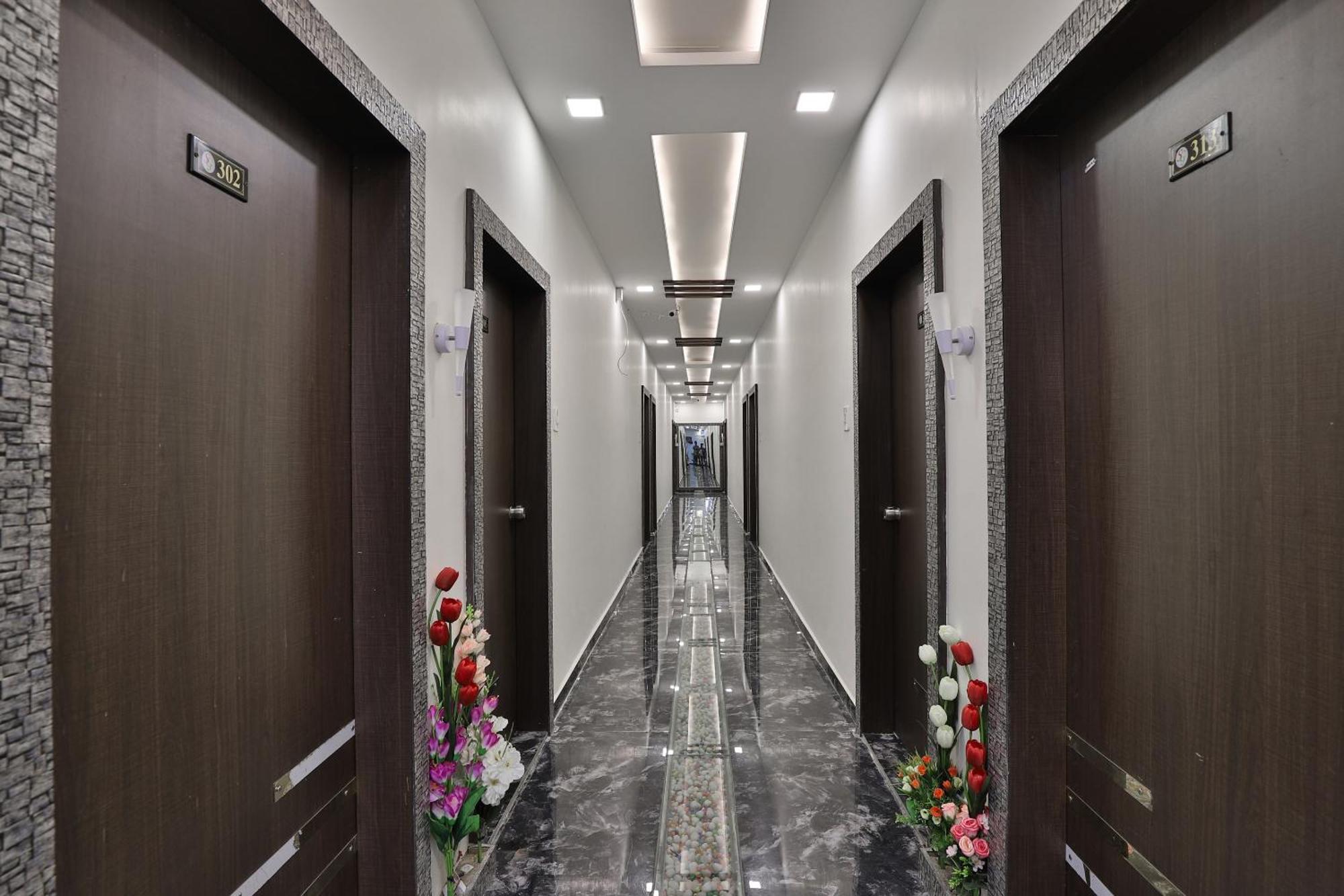 Gorwa Hotel O Shiv Residency מראה חיצוני תמונה